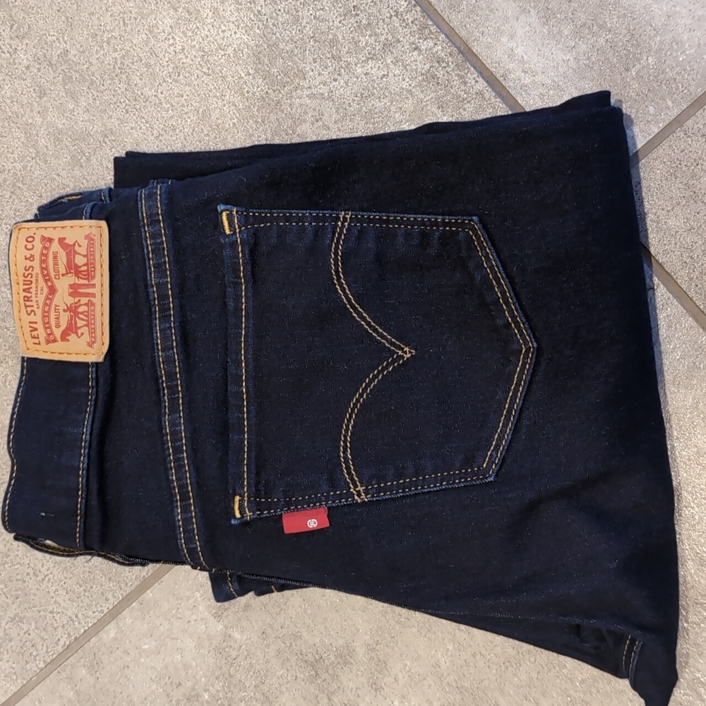 Levi's 314 Shaping Straight Dark Jeans